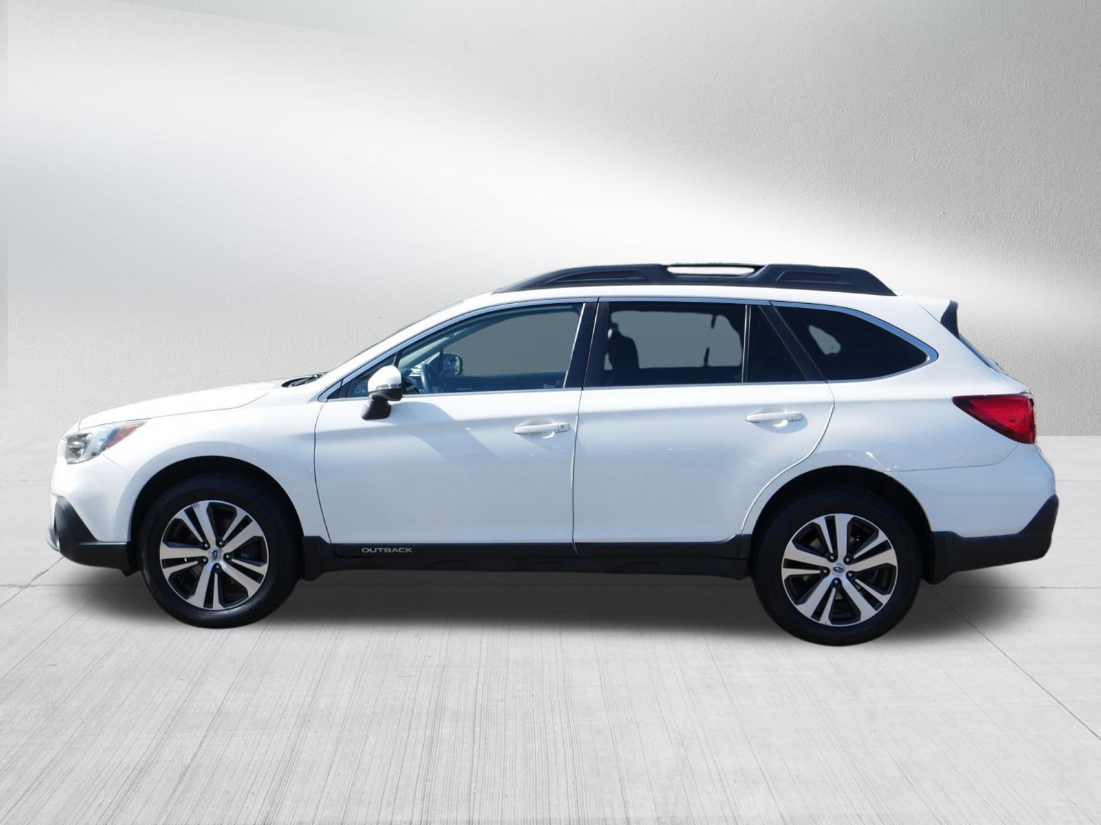 2018 Subaru Outback Limited photo 4