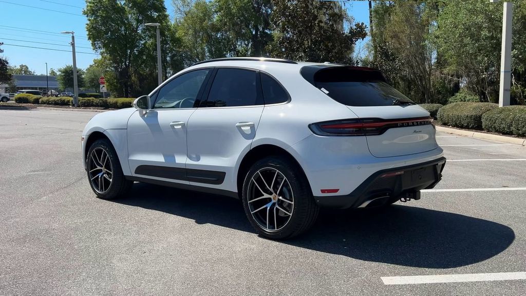 2025 Porsche Macan Base photo 6