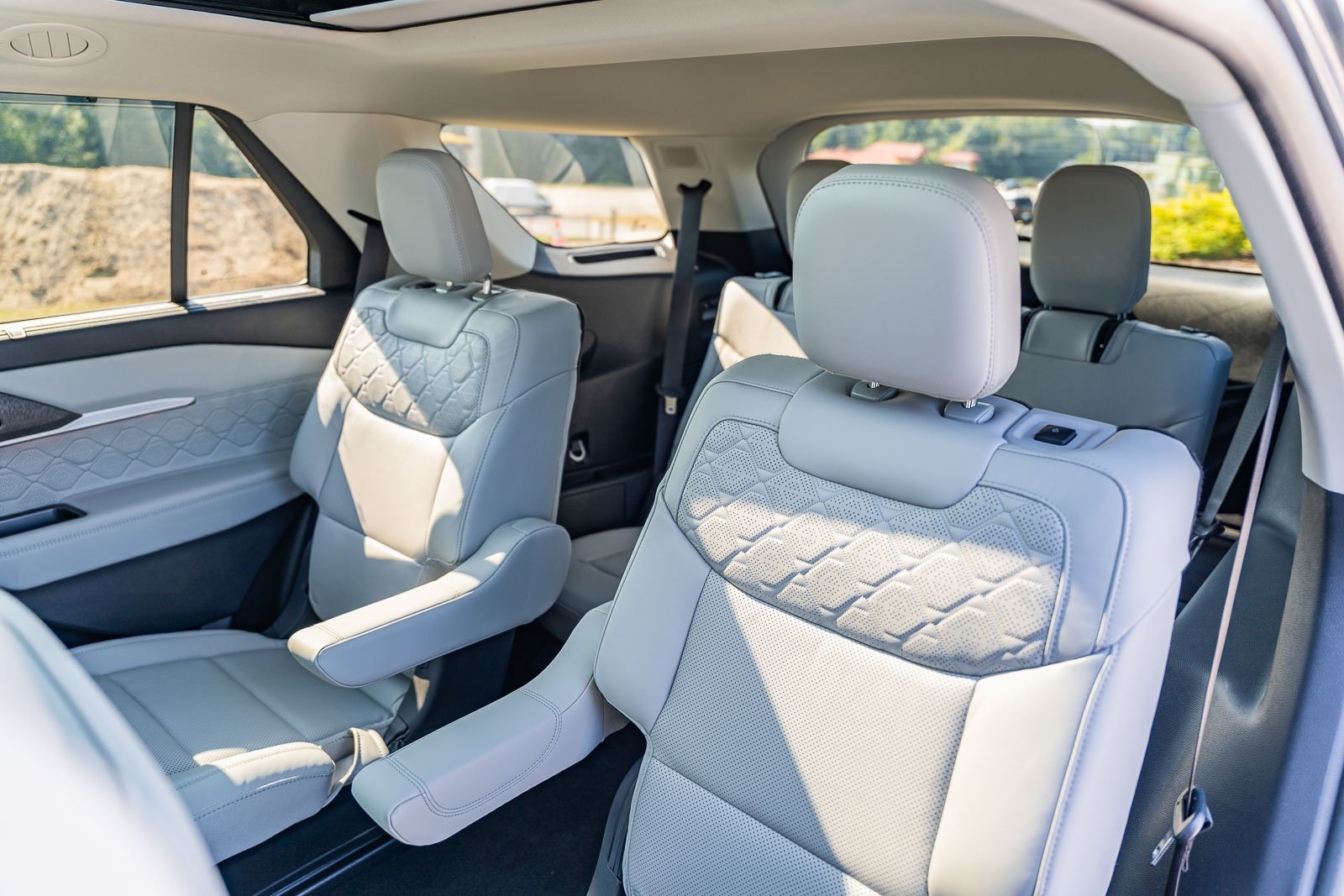 2025 Ford Explorer Platinum photo 18