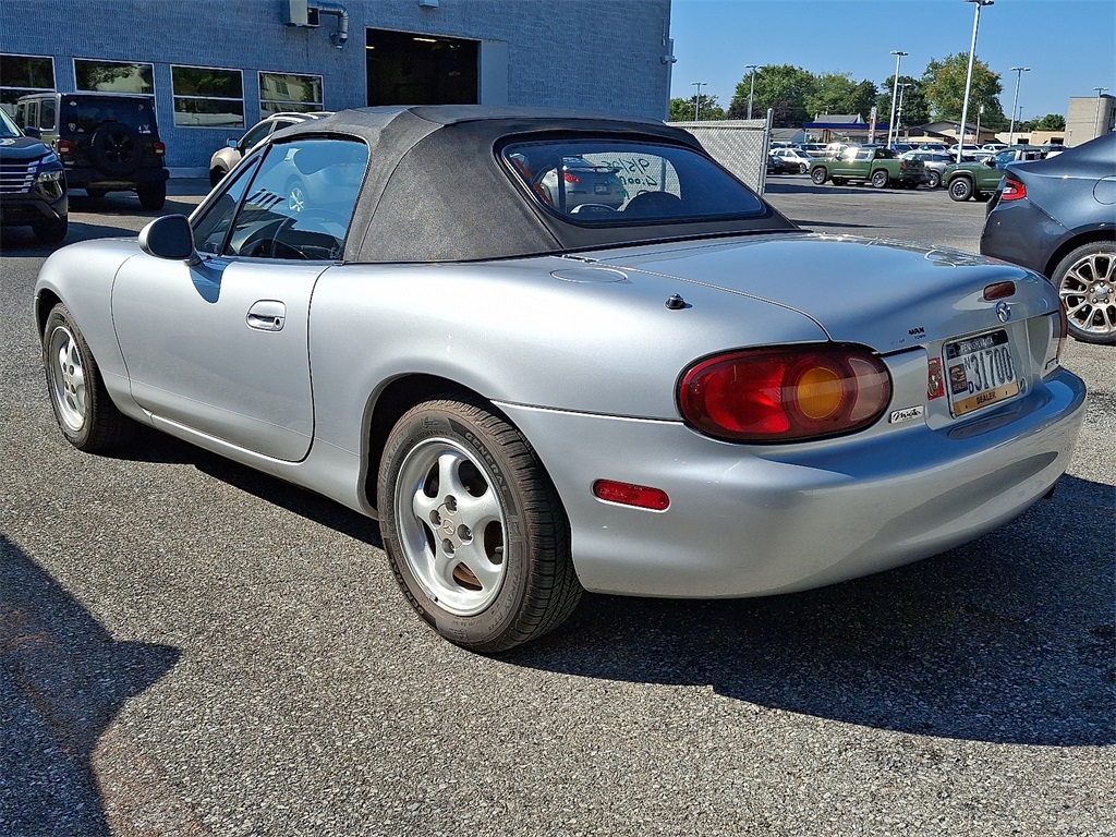 1999 Mazda MX-5 Miata Miata Base photo 4