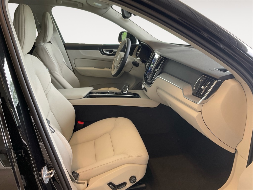 2025 Volvo XC60 Recharge Hybrid T8 Plus photo 14