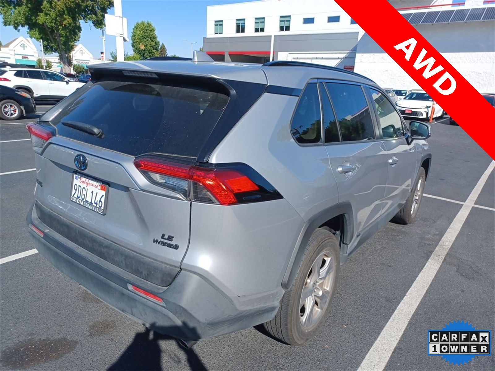 2022 Toyota RAV4 LE photo 2