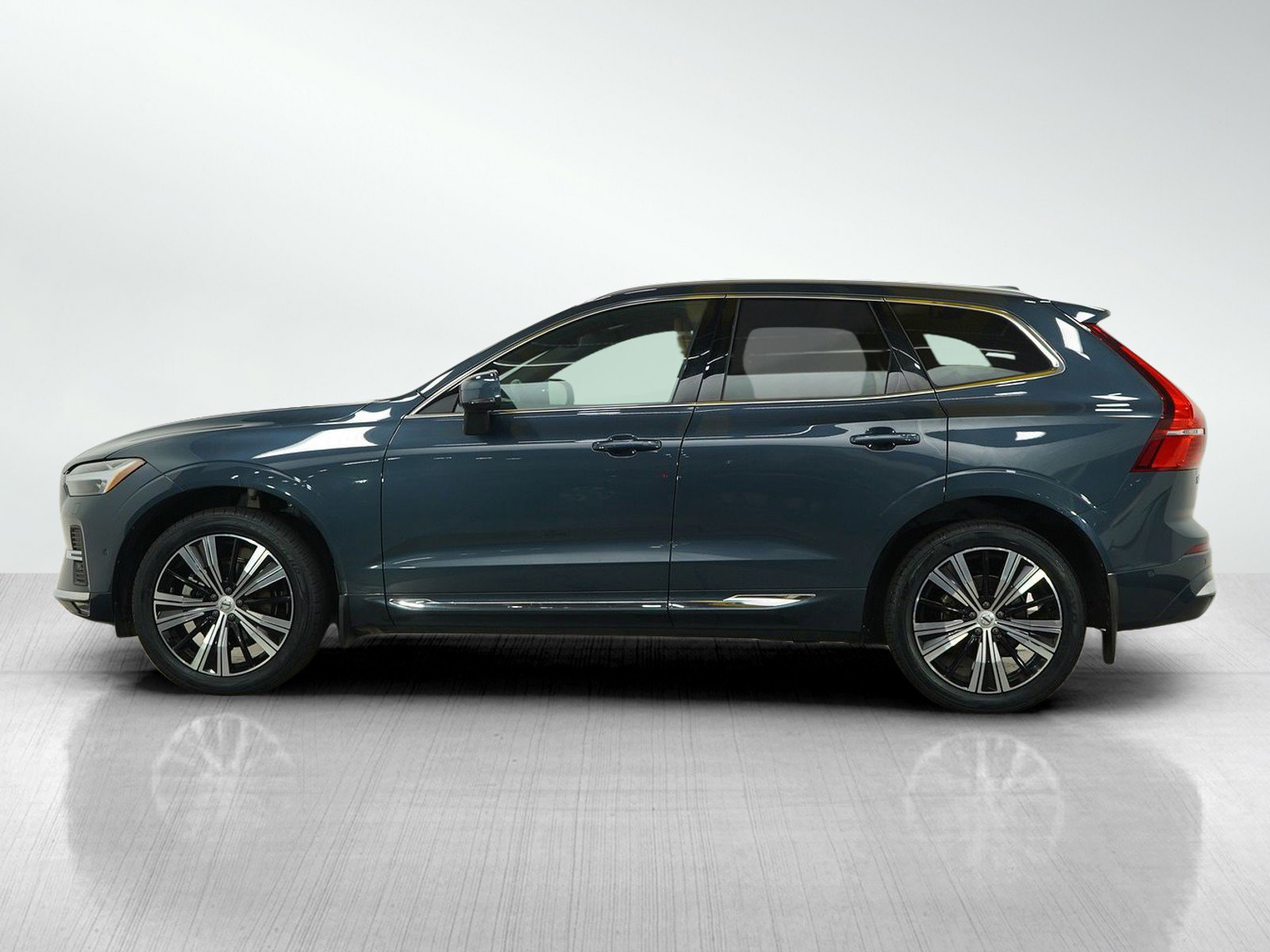 Used 2022 Volvo XC60 Inscription with VIN YV4L12RL3N1054569 for sale in Hopkins, Minnesota