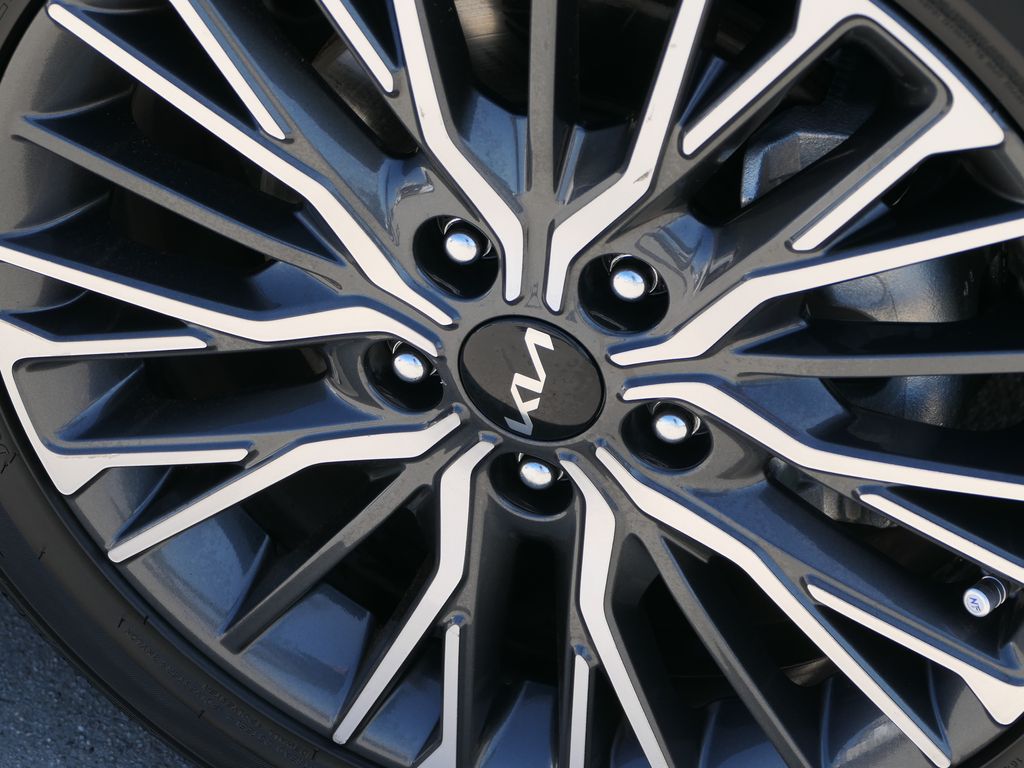 2023 Kia Forte GT-Line photo 28