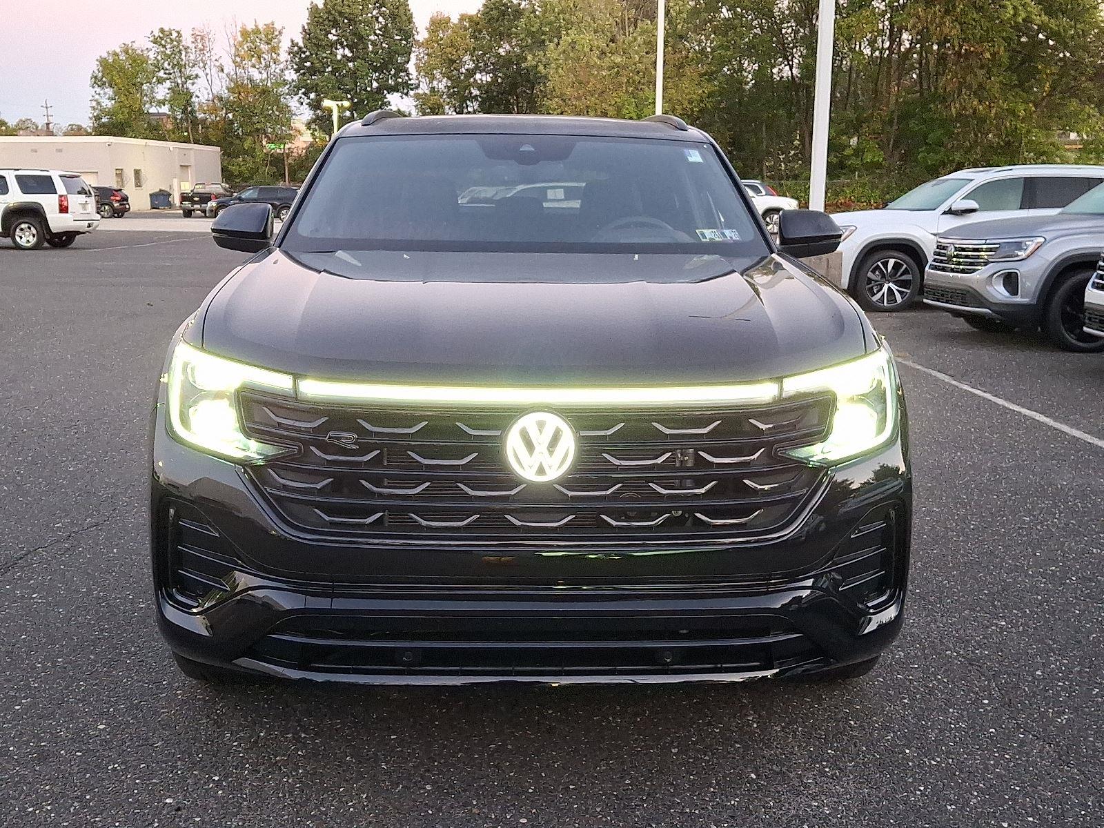 2026 Volkswagen Atlas Cross Sport SEL R-Line photo 2
