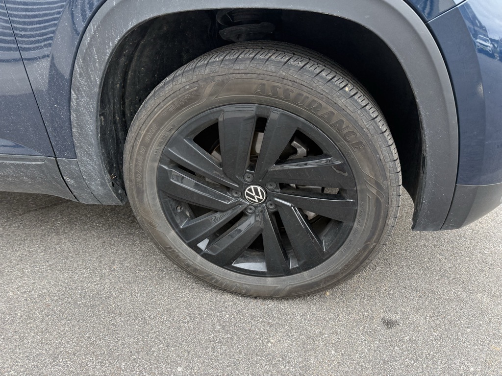 2022 Volkswagen Atlas Cross Sport V6 SE Technology photo 4