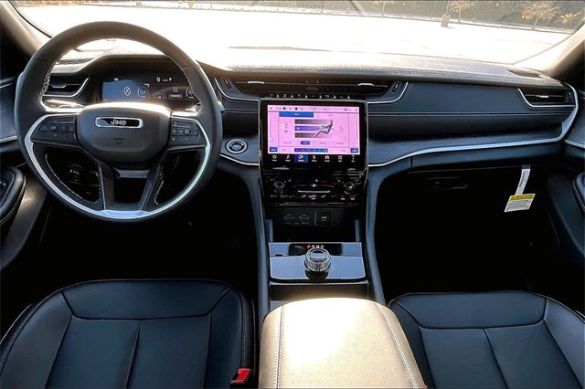 2025 Jeep Grand Cherokee Limited photo 4