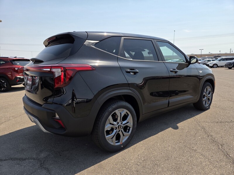 2026 Kia Seltos LX photo 2