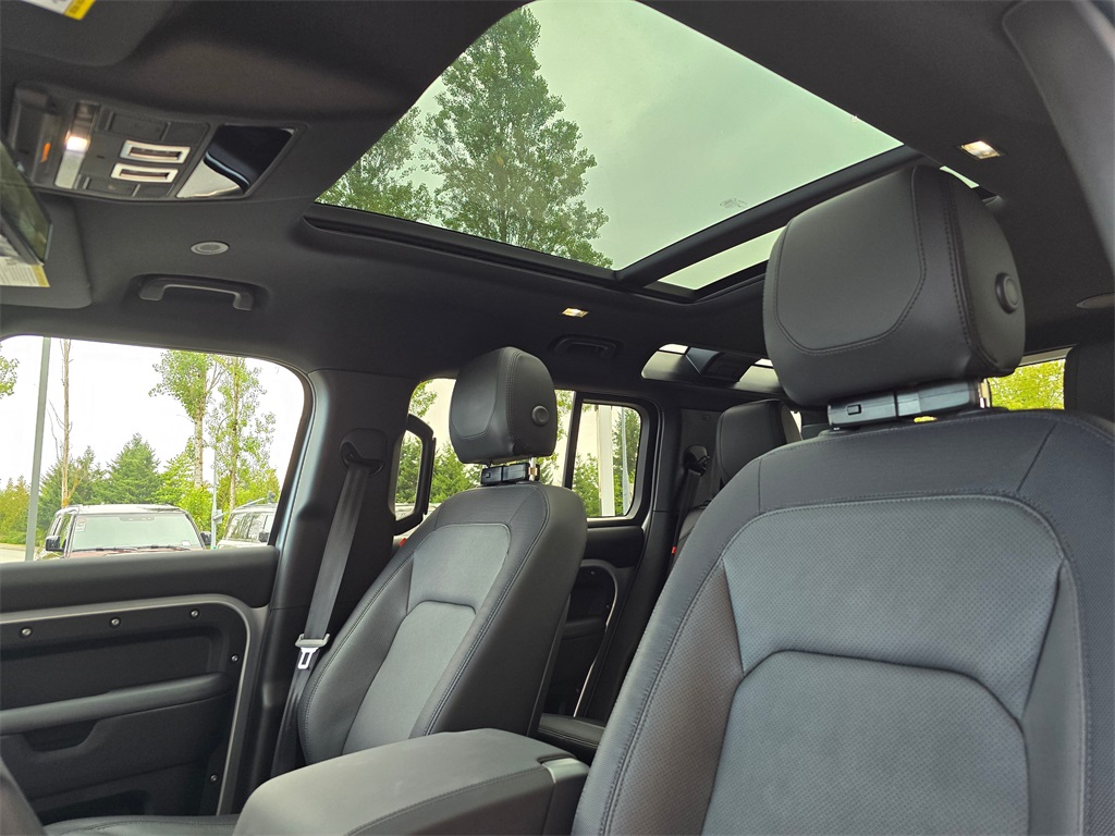 2024 Land Rover Defender 110 X-Dynamic SE photo 21