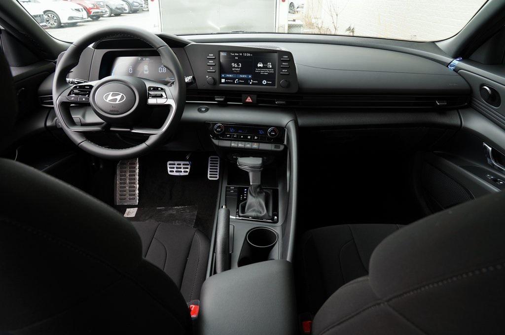 2025 Hyundai Elantra SEL Sport photo 7