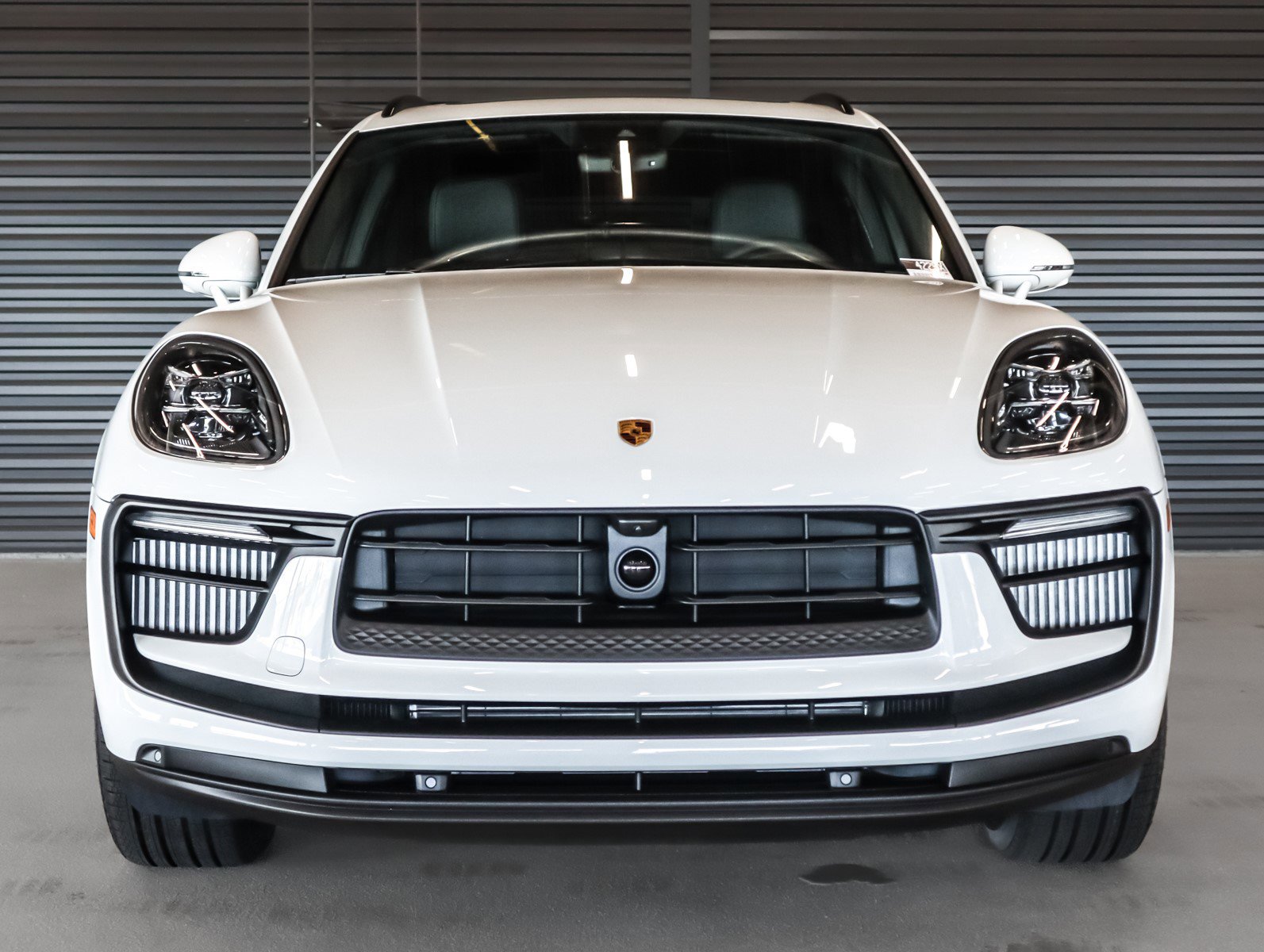 2025 Porsche Macan S photo 8