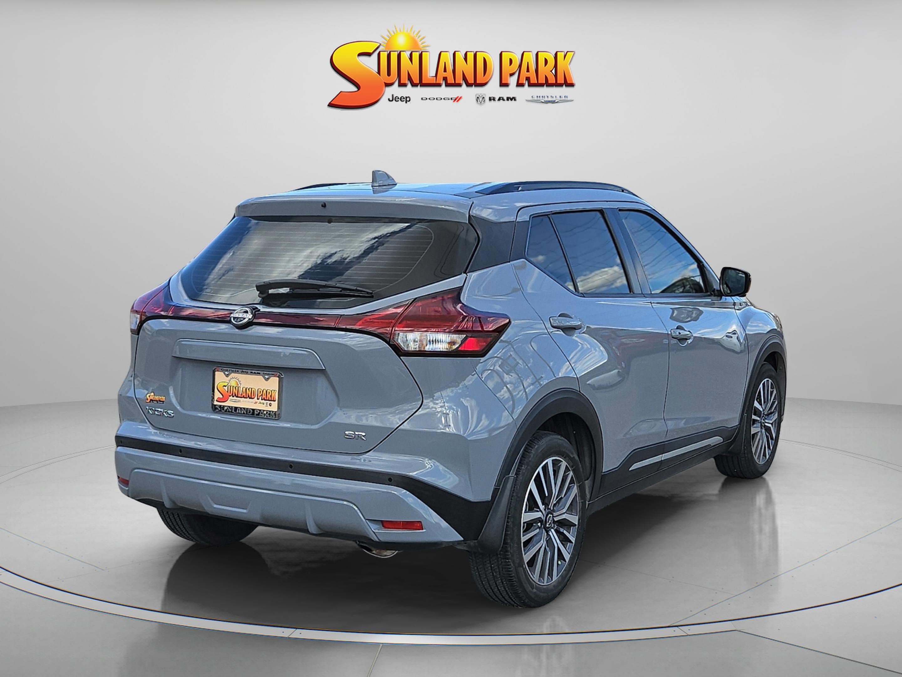 2023 Nissan Kicks SR photo 4