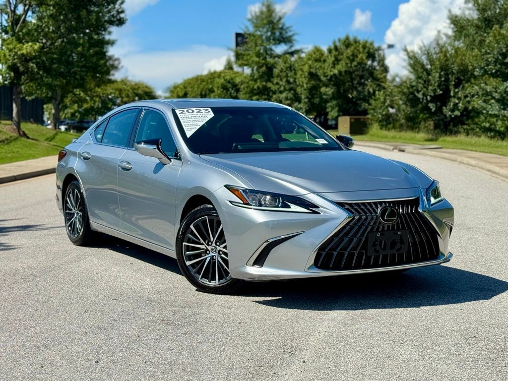 2023 Lexus ES 300h photo 2