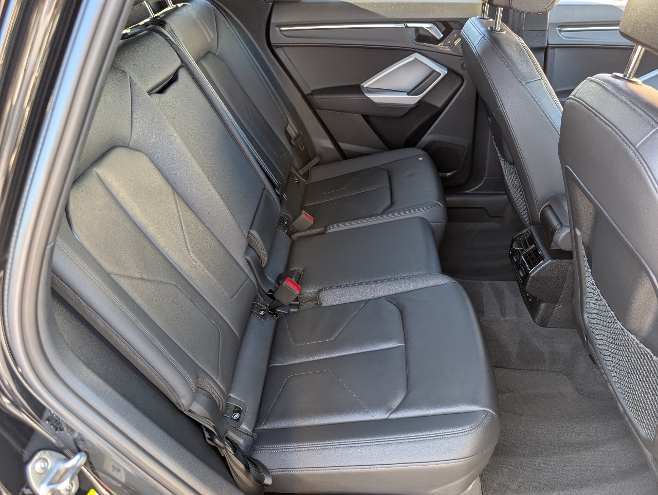 2024 Audi Q3 S line Premium photo 2