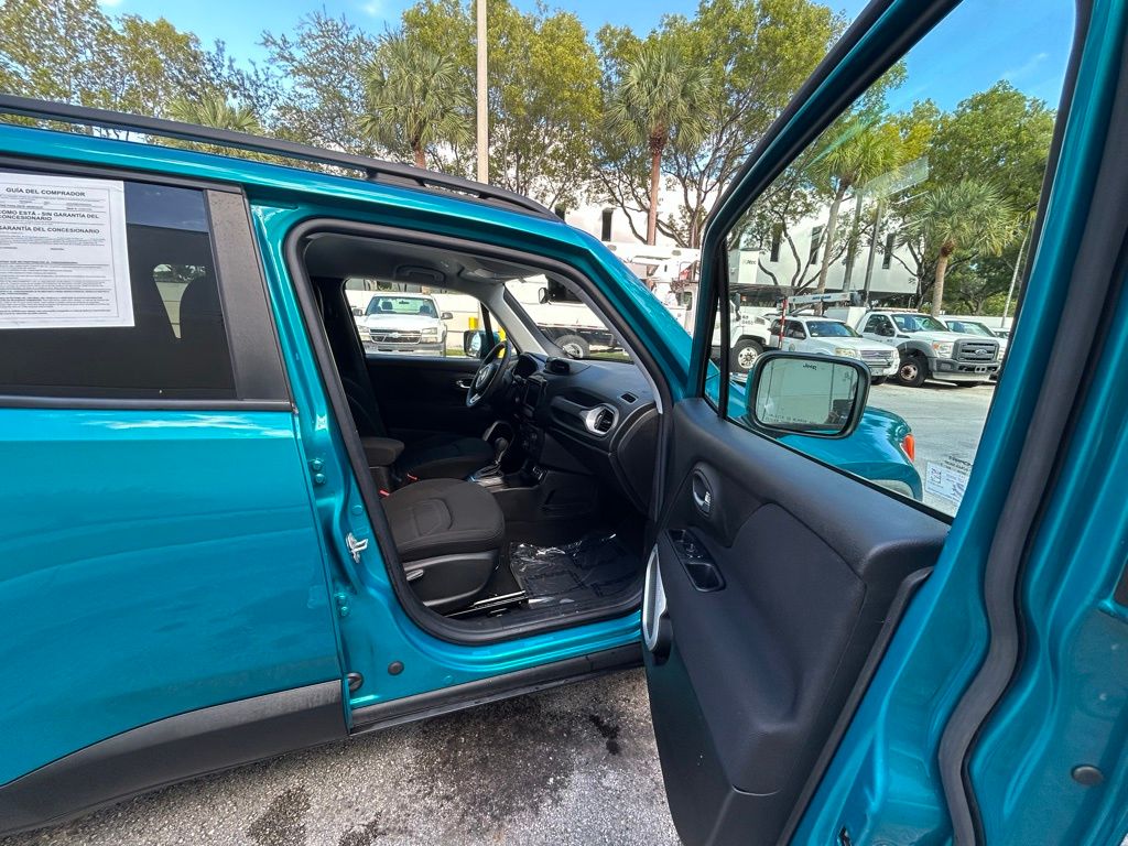 2021 Jeep Renegade Latitude photo 32