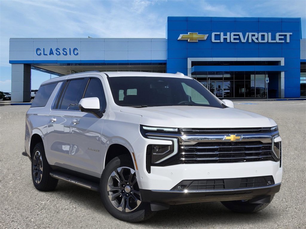 2026 Chevrolet Suburban LT's photo