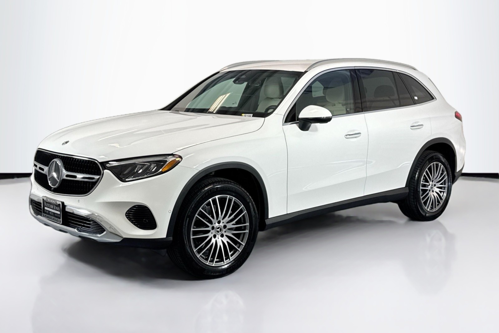 2025 Mercedes-Benz GLC Base's photo
