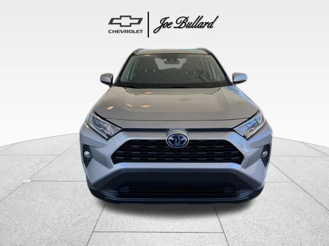 2020 Toyota RAV4 Hybrid XLE photo 2