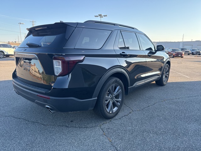2023 Ford Explorer XLT photo 2