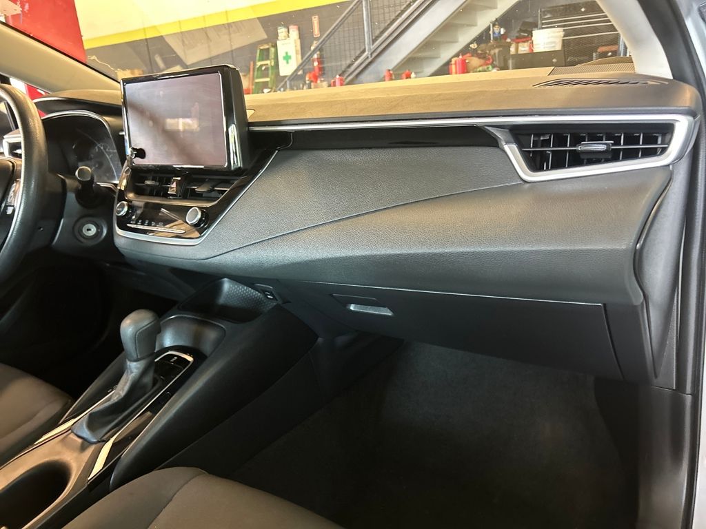 2024 Toyota Corolla LE photo 31