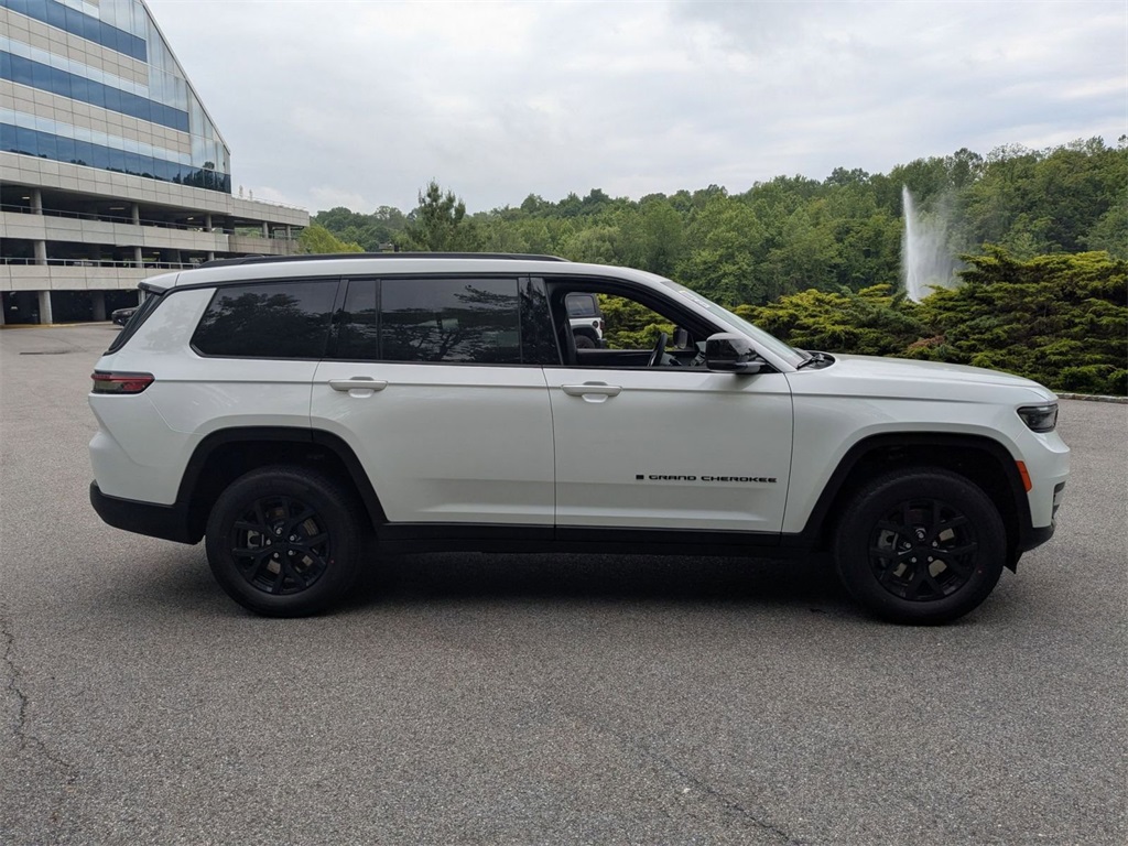 2025 Jeep Grand Cherokee L photo 2