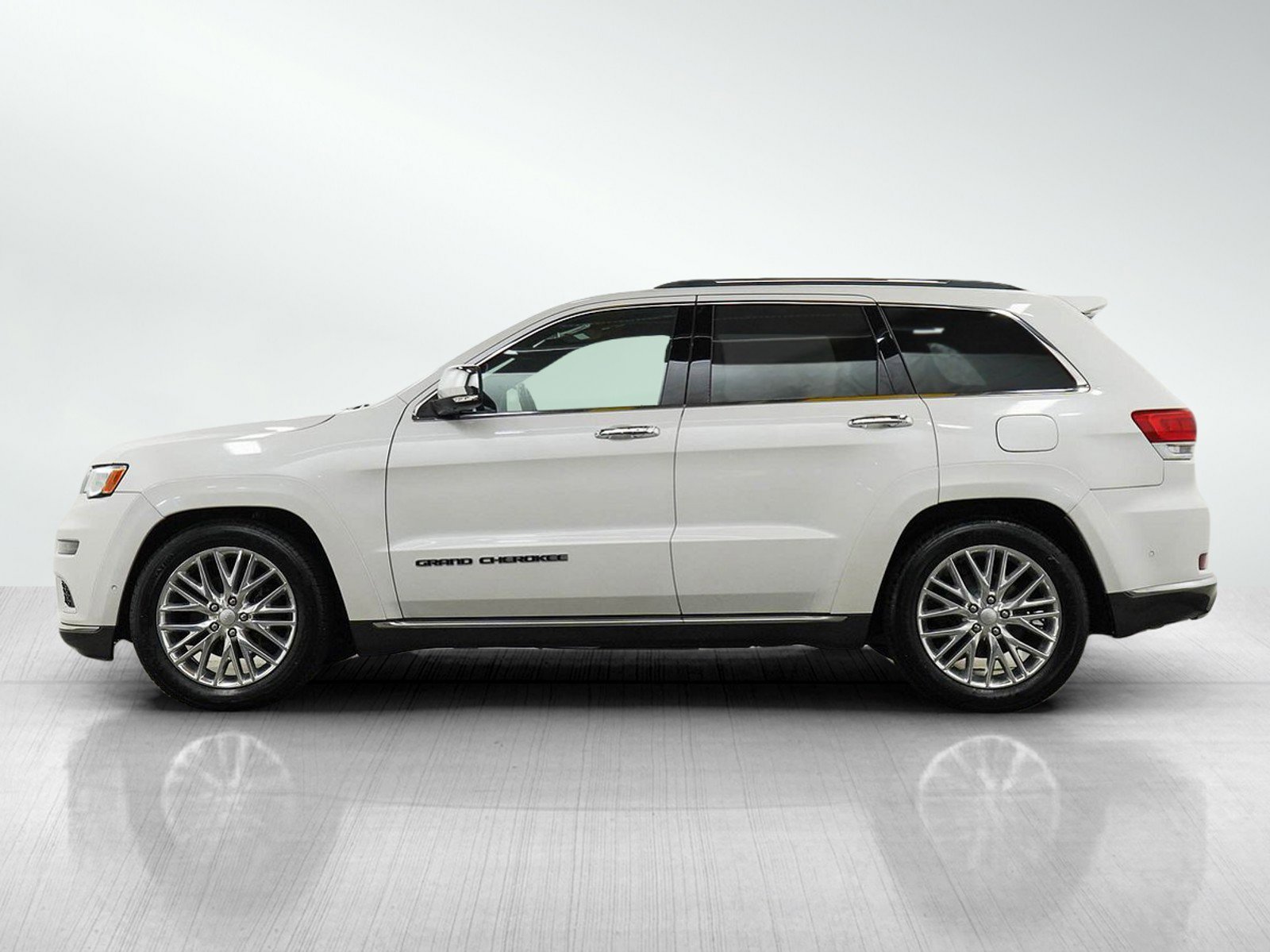 Used 2018 Jeep Grand Cherokee Summit with VIN 1C4RJFJG7JC124494 for sale in Hopkins, Minnesota