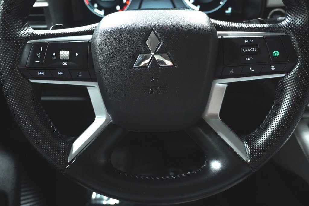 2024 Mitsubishi Outlander SEL photo 18