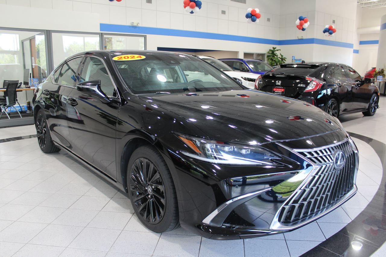 2024 Lexus ES 300h Ultra Luxury photo 3
