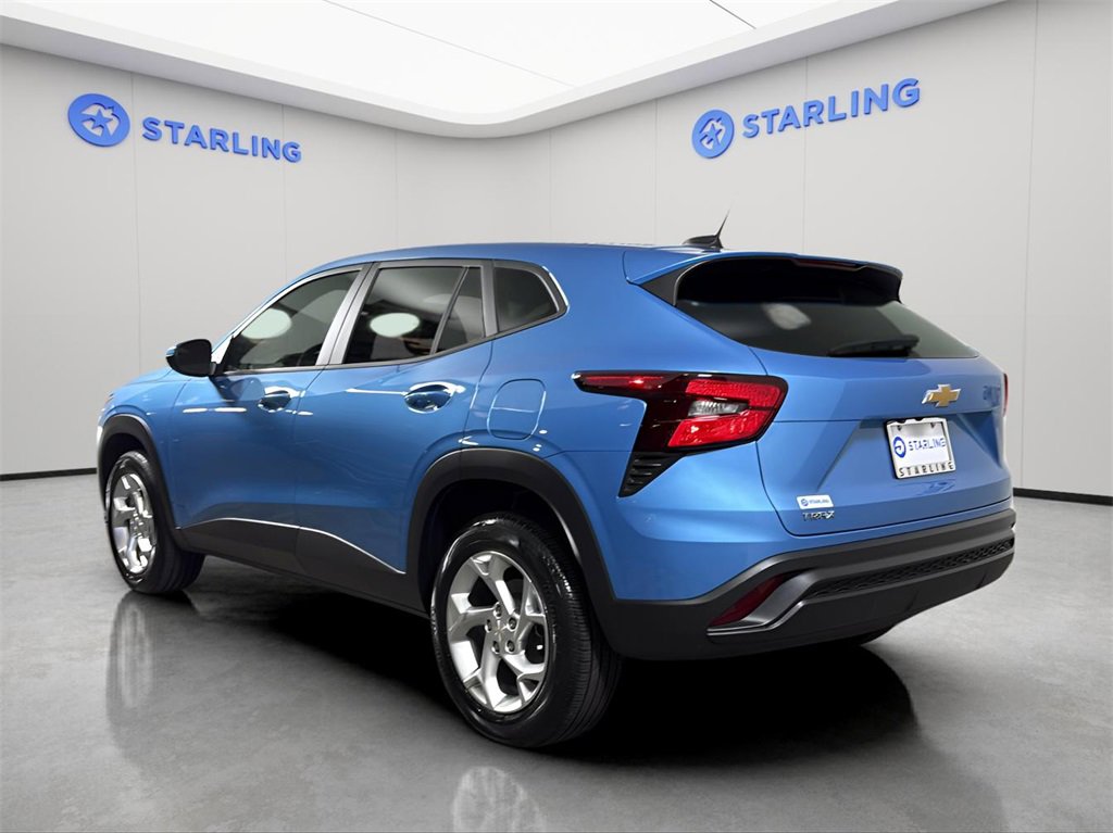 2025 Chevrolet Trax LS photo 4