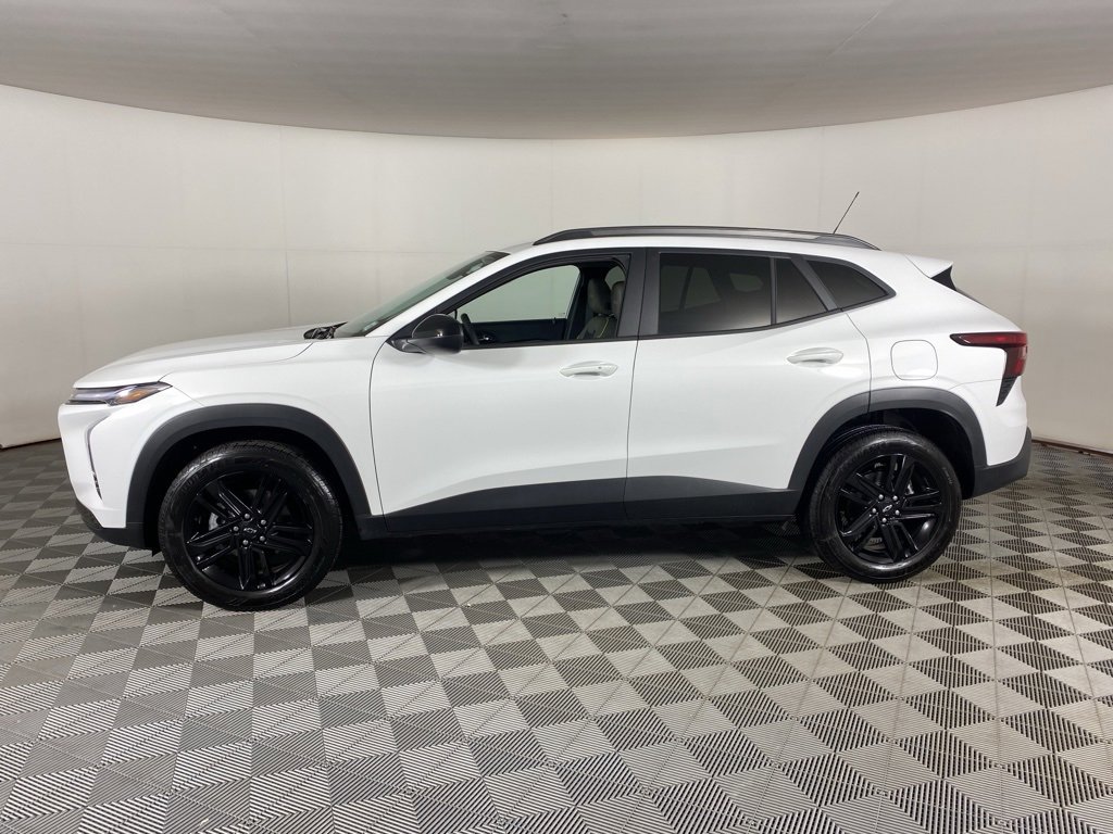 2025 Chevrolet Trax ACTIV photo 2