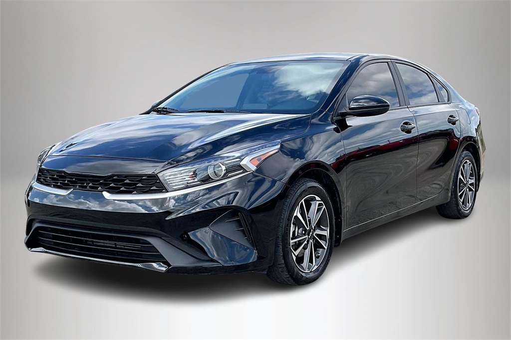 2023 Kia Forte LXS photo 2