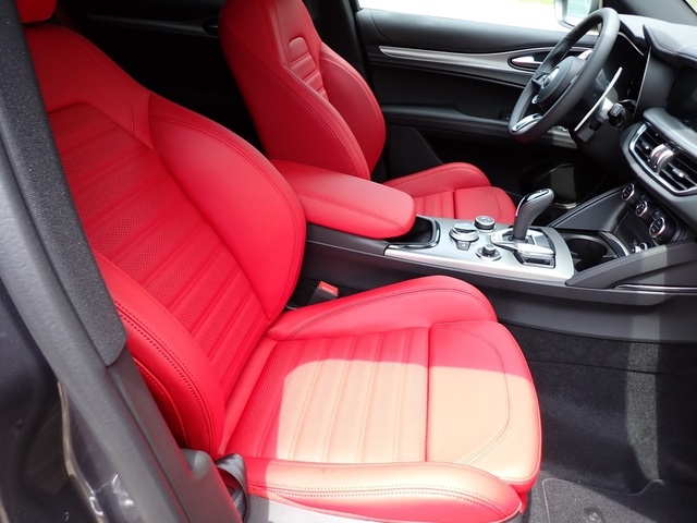 2025 Alfa Romeo Stelvio Sprint Base photo 9