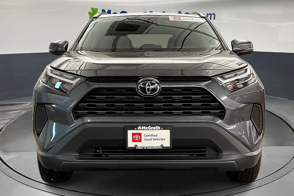 2025 Toyota RAV4 XLE photo 3