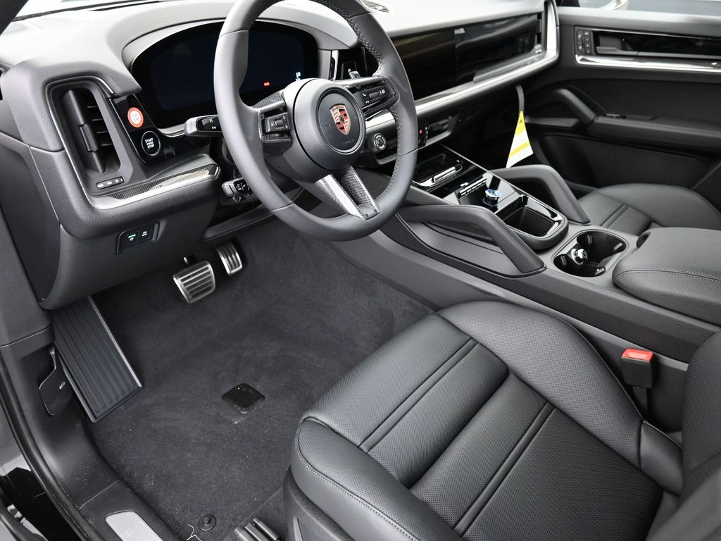 2026 Porsche Cayenne Coupe S photo 3