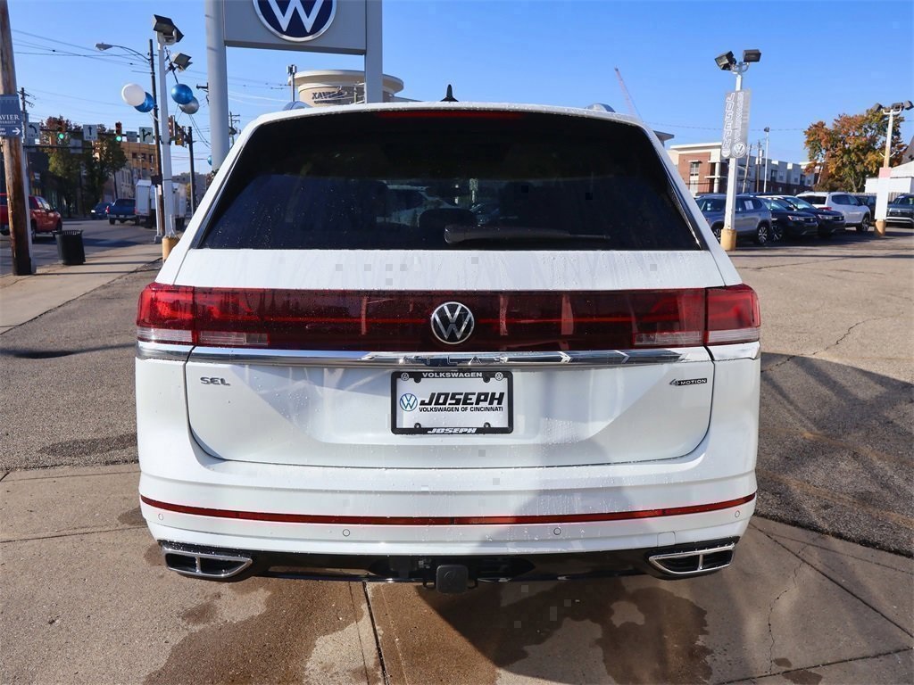 2026 Volkswagen Atlas SEL Premium R-Line photo 2