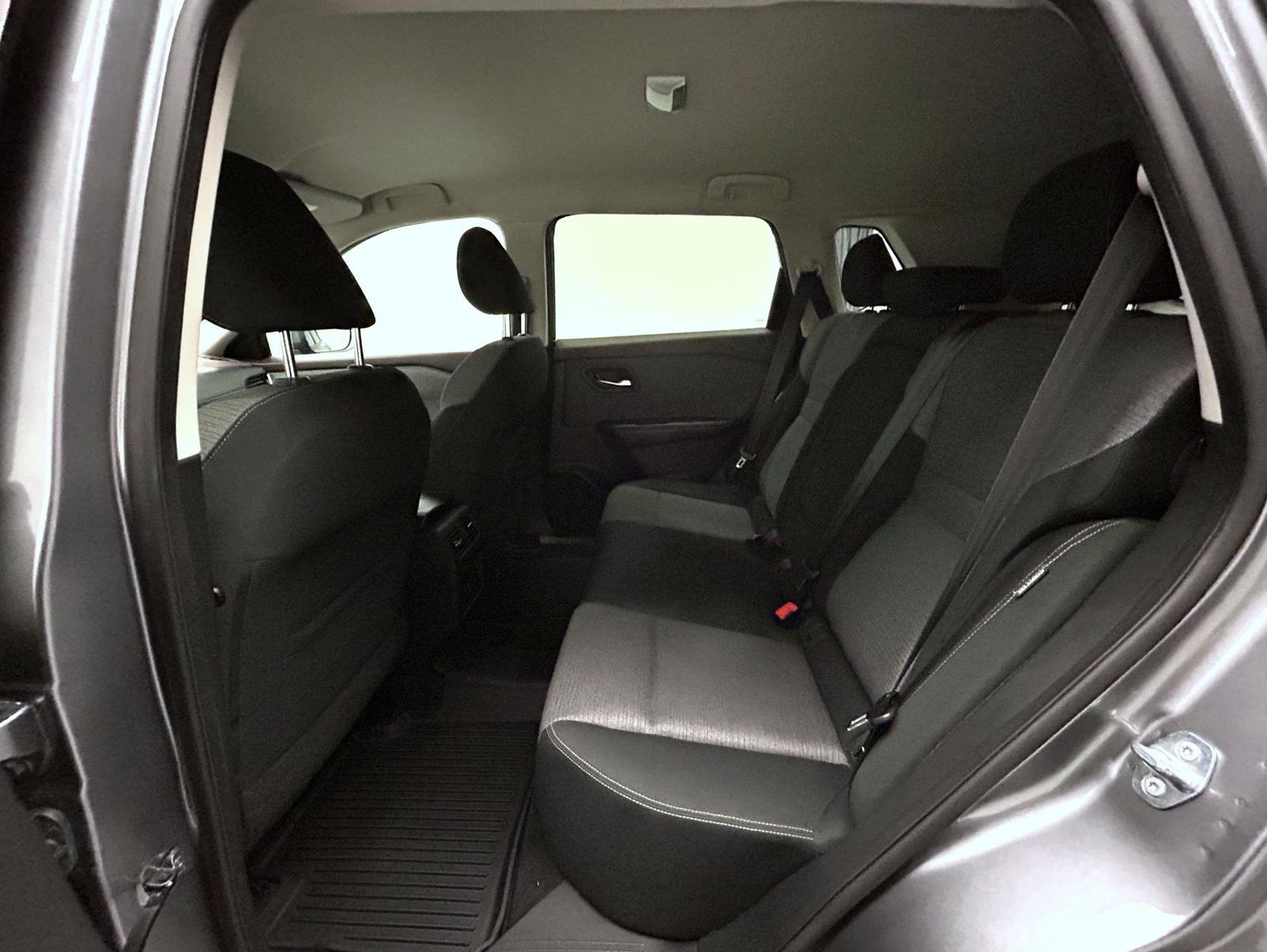 2021 Nissan Rogue SV photo 18