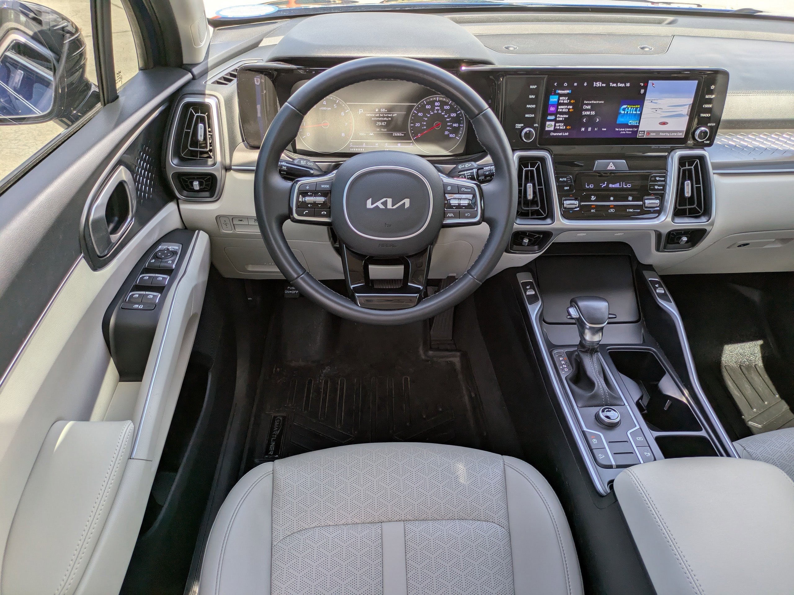 2022 Kia Sorento S photo 11