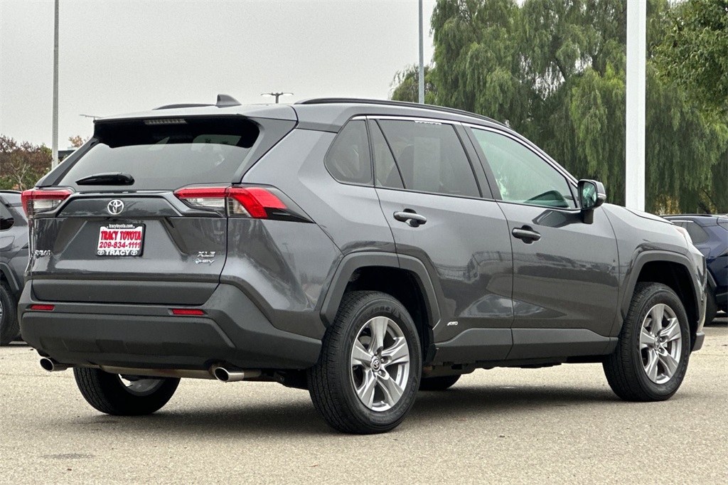 2025 Toyota RAV4 Hybrid XLE photo 2