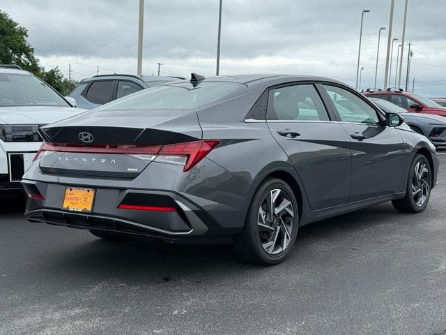 2025 Hyundai Elantra Hybrid Limited photo 2