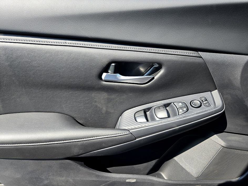 2025 Nissan Sentra SV photo 27