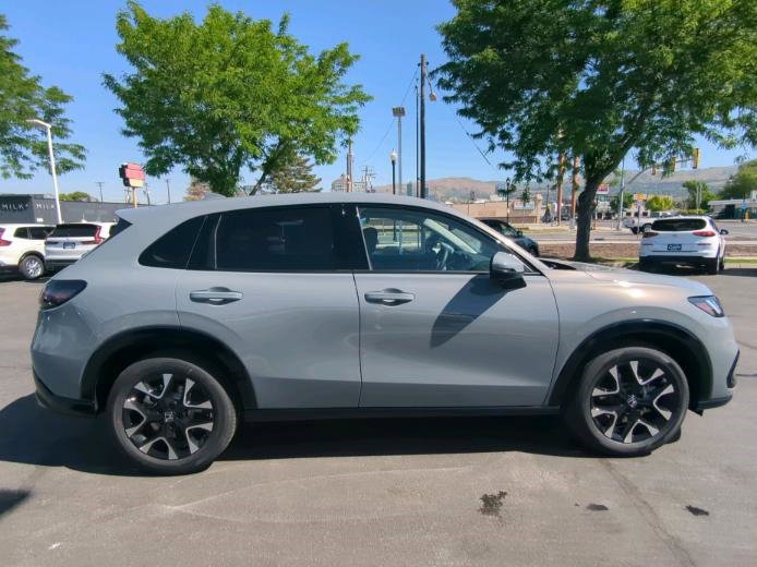 2026 Honda HR-V EX-L photo 2