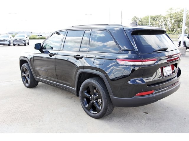 2024 Jeep Grand Cherokee Limited photo 3