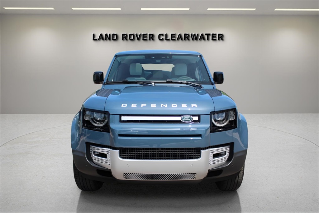 2025 Land Rover Defender 110 S photo 8