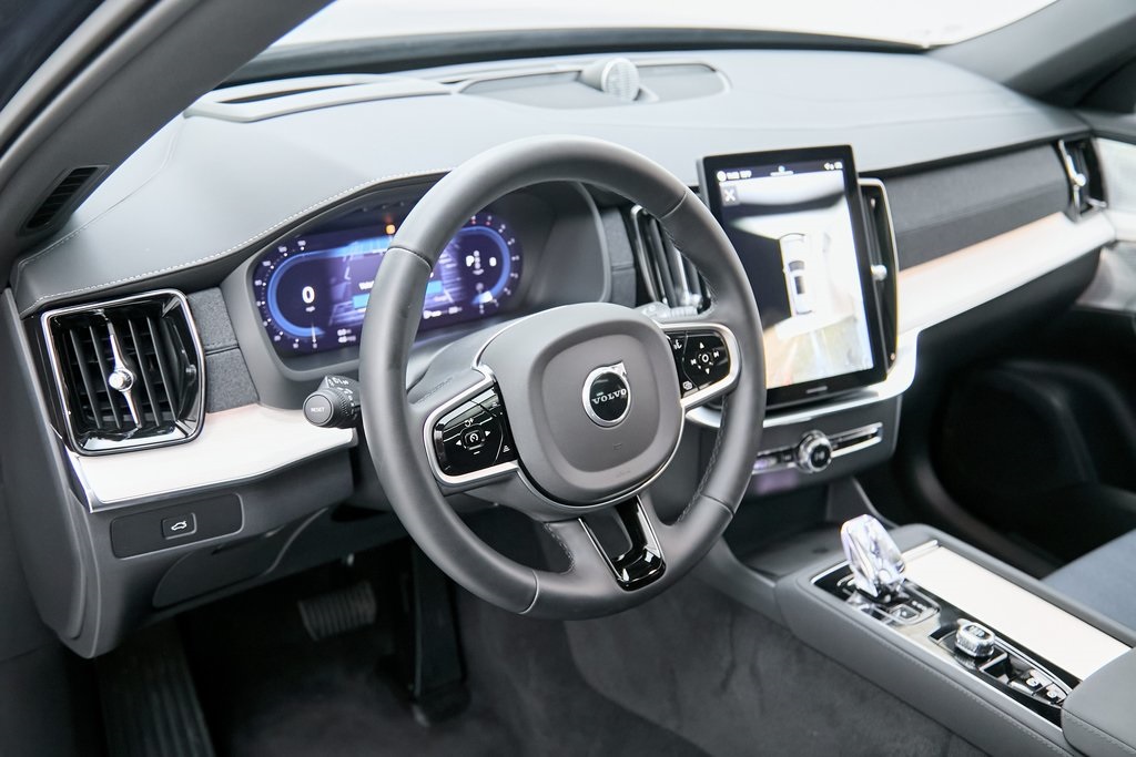 2025 VOLVO XC90 - Image 12