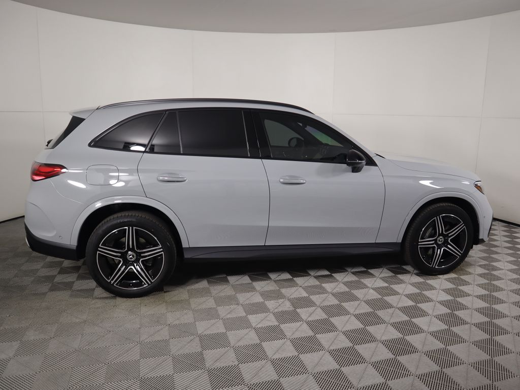 2025 Mercedes Benz GLC 300 photo 4