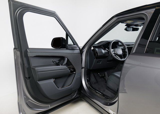 2025 Land Rover Range Rover Sport SE photo 20