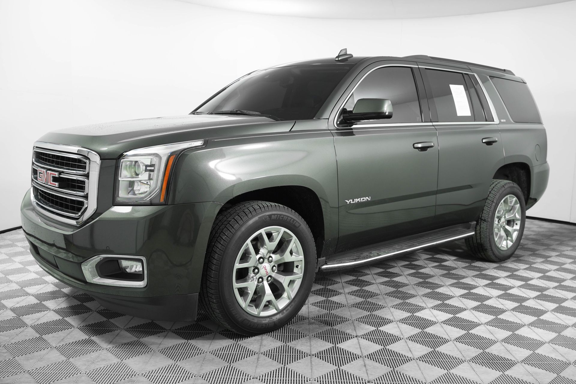 2020 Gmc Yukon SLT photo 3