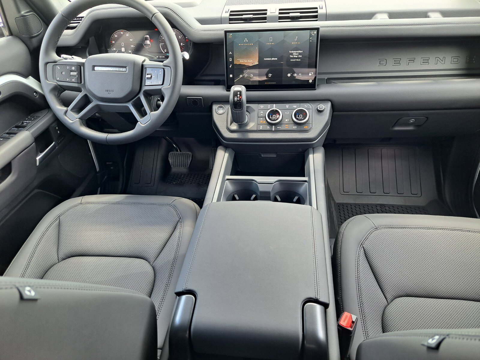 2025 Land Rover Defender 110 S photo 3