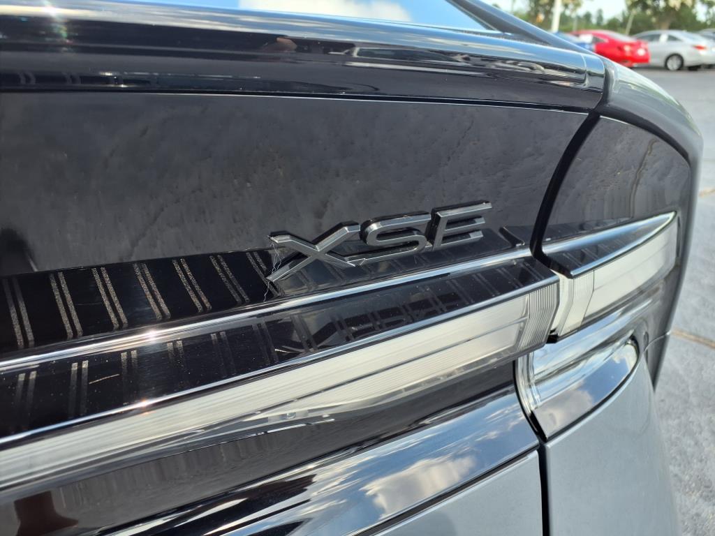 2025 Toyota Prius Plug-in Hybrid XSE photo 5