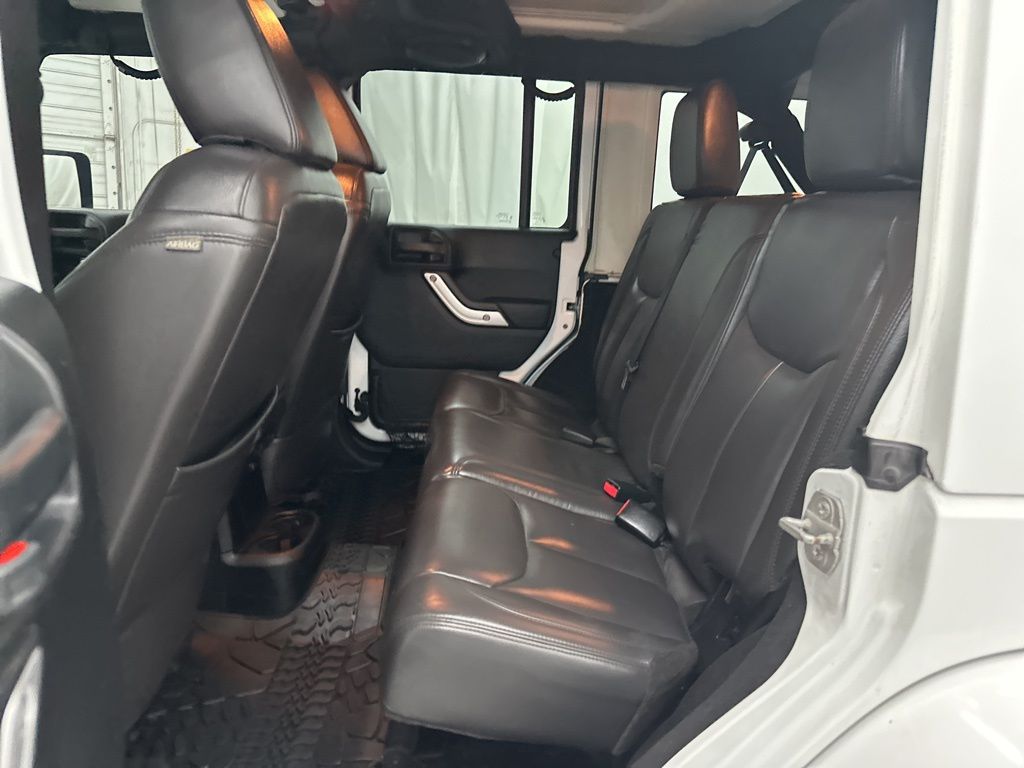 2014 Jeep Wrangler Unlimited Sahara photo 16